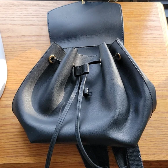 Small black backpack - Picture 2 of 3